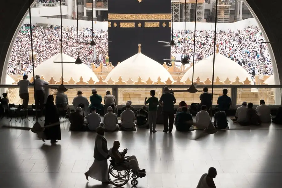 الكعبة في مكة المكرمة متاحة للحجاج ذوي الإعاقة