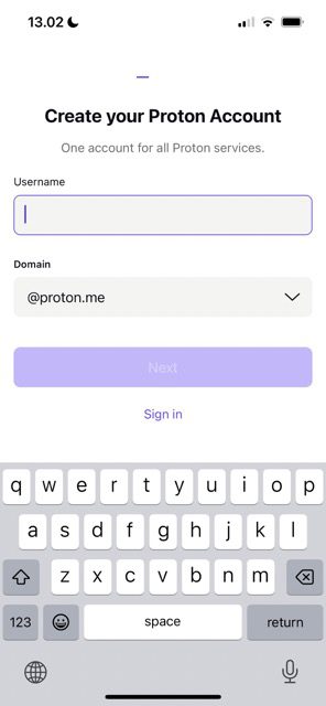 لقطة شاشة توضح كيفية إنشاء حساب على ProtonMail ( *) إذا لم يكن لديك حساب ProtonMail حتى الآن، فيمكنك إنشاء حساب جديد من جهاز آيفون الخاص بك. أولاً، ستحتاج إلى تنزيل التطبيق.