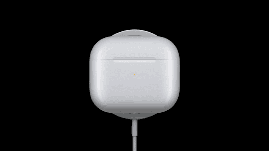 AirPods 3 MagSafe charging Promo مقارنة بين AirPods Max و AirPods Pro: أيهما أفضل؟