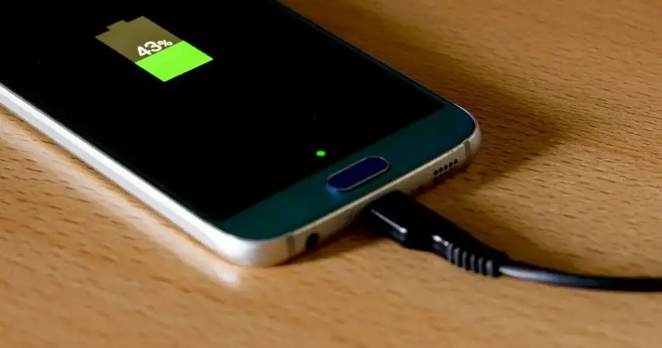Battery: should you leave your smartphone charging all night?