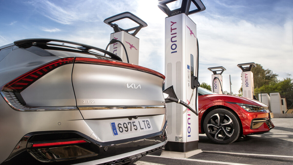 Hyundai Ioniq 6 vs. Kia EV6: Which is the Best Electric Car? 102 Kia EV6