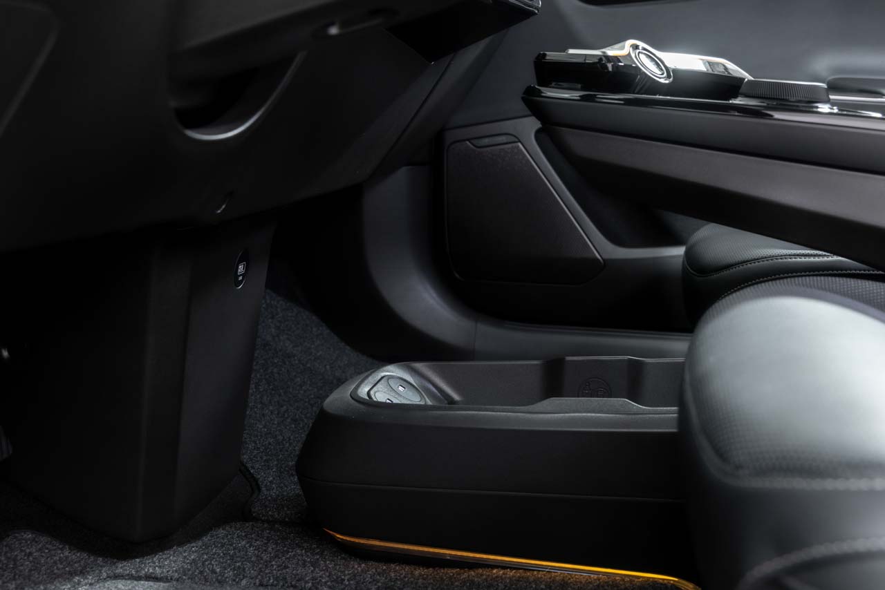 Hyundai Ioniq 6 vs. Kia EV6: Which is the Best Electric Car? 87 kia-ev6-30