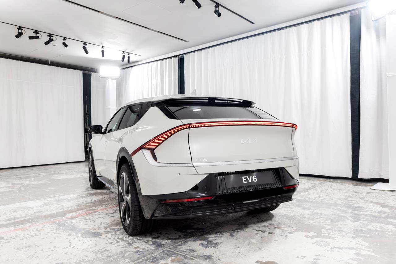 Hyundai Ioniq 6 vs. Kia EV6: Which is the Best Electric Car? 75 kia-ev6-5