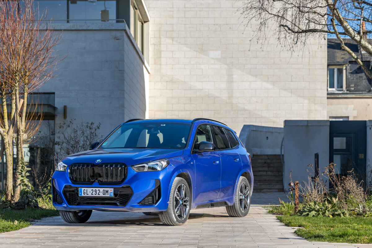 BMW iX1 xDrive30 Review: Exemplary Finishes to Beat the Tesla Model Y 24 BMW iX1 xDrive 30 (2023)