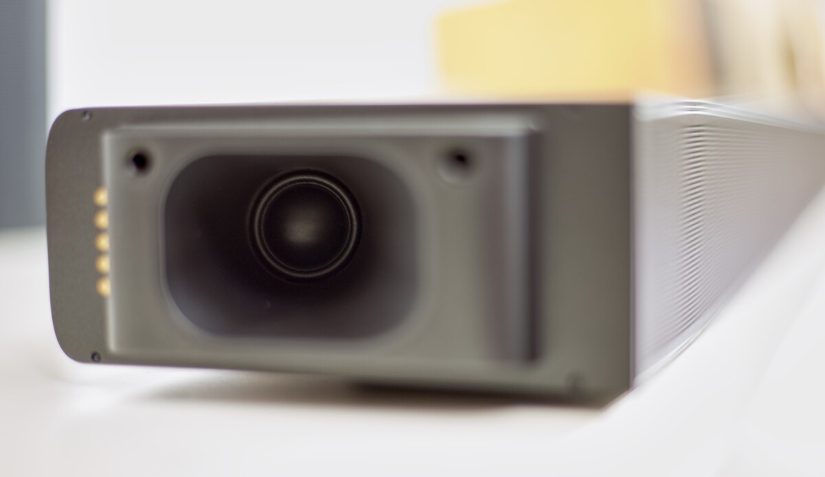 JBL Bar 1300X Test & Review: Powerful Dolby Atmos Soundbar 32 Test JBL Bar 1300X - Side End