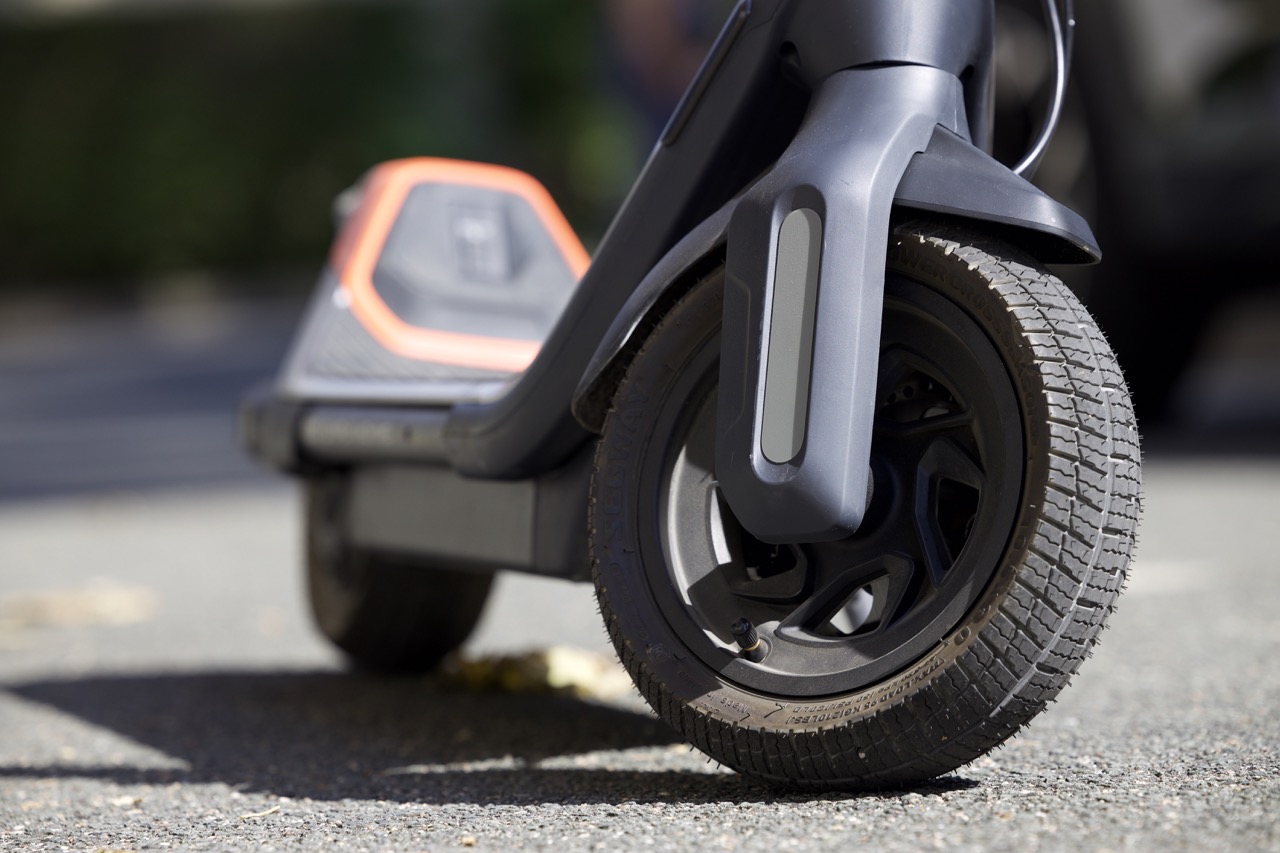 ia1a7951 grande.jpeg6435bd0be9ec3 Ninebot KickScooter P65E Review: Electric Scooter Checks All Boxes